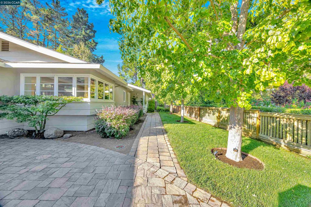 3237 Driftwood Dr