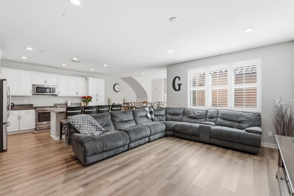 2044 Avenida Andanza