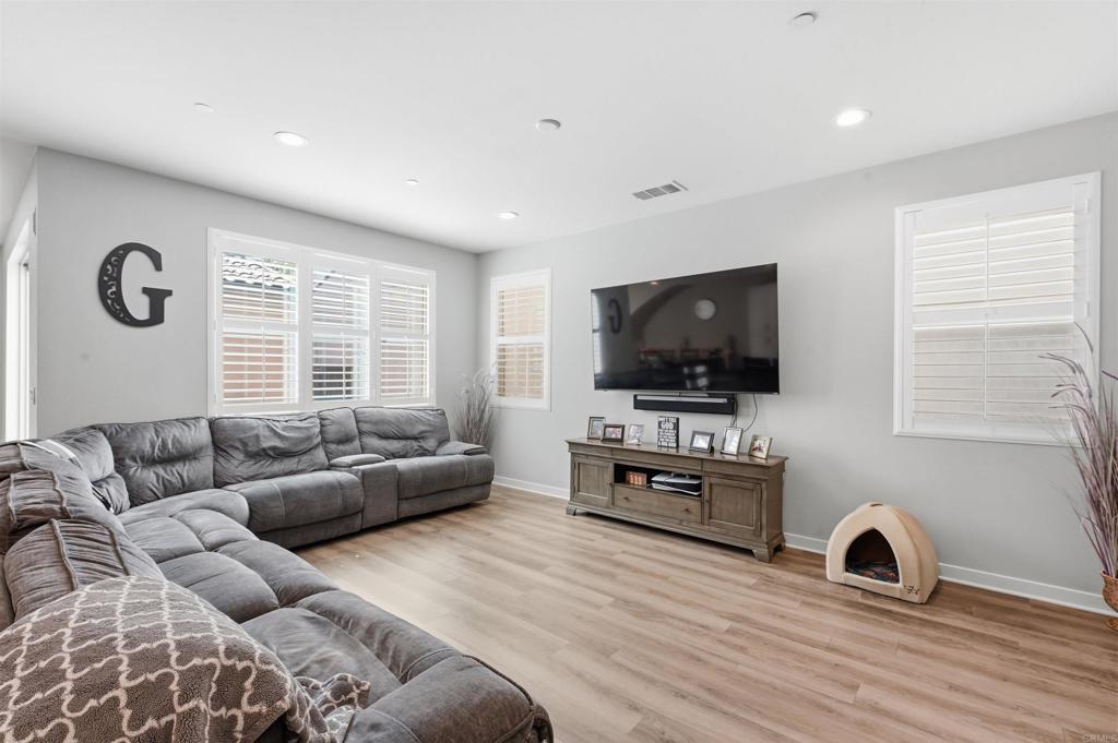 2044 Avenida Andanza