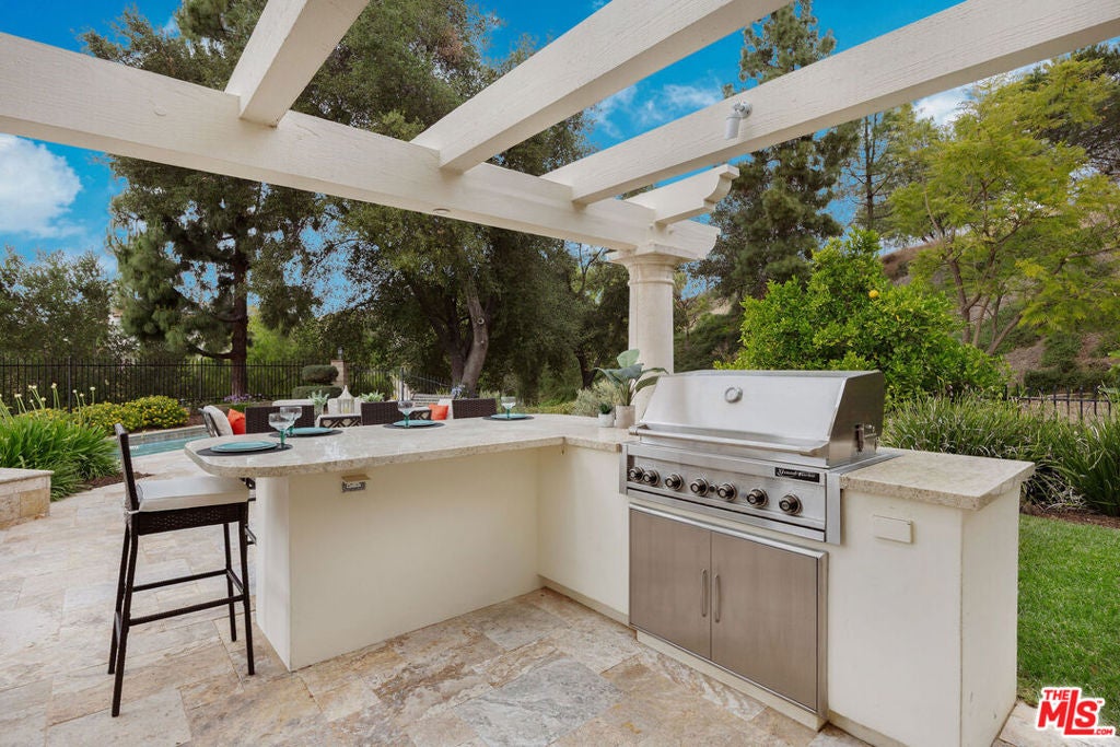 2736 Whitechapel Place