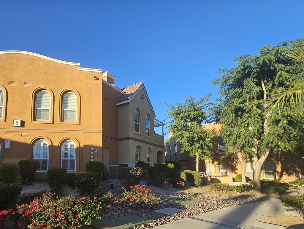 LQ Desert Villas - Residential Lease