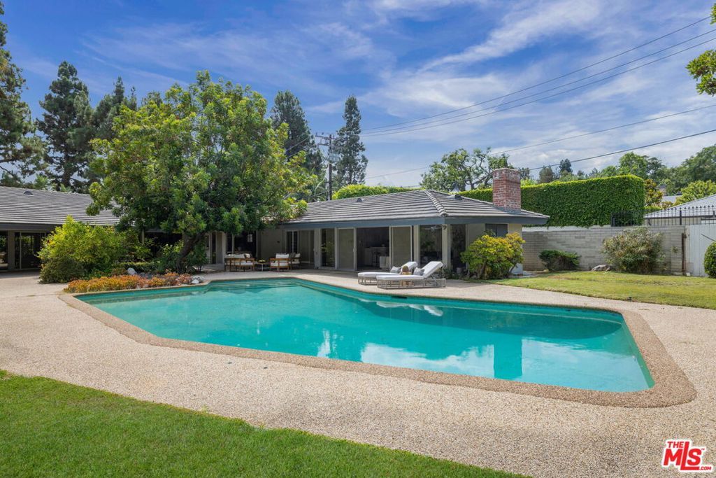 Photo of 1805 Lexington Road, Beverly Hills, CA 90210 (MLS # 25609017)
