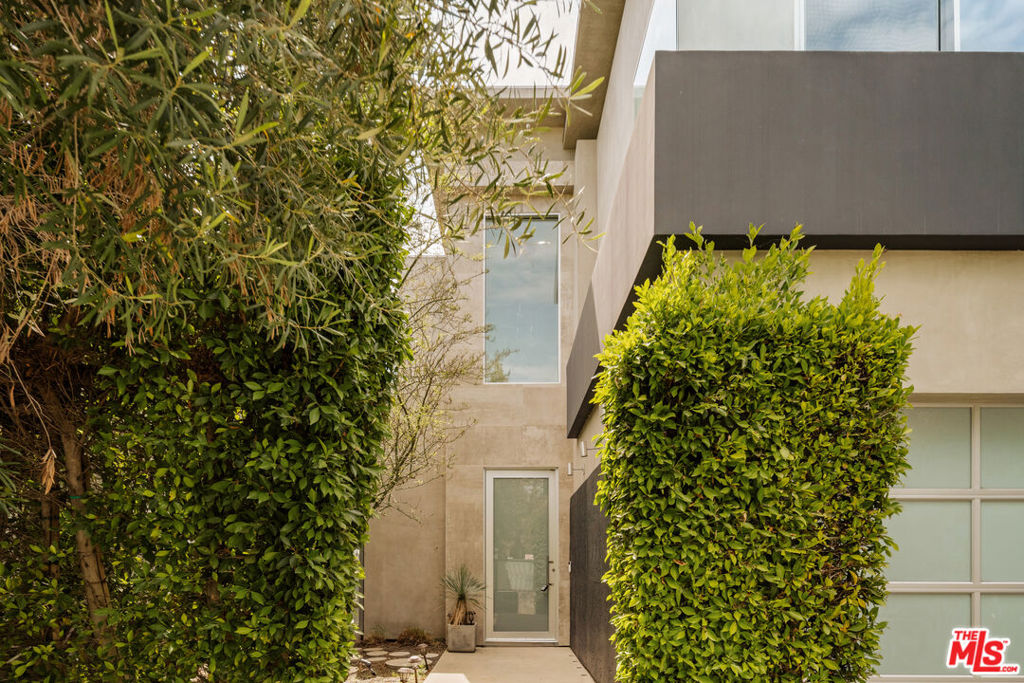 721 N Vista Street