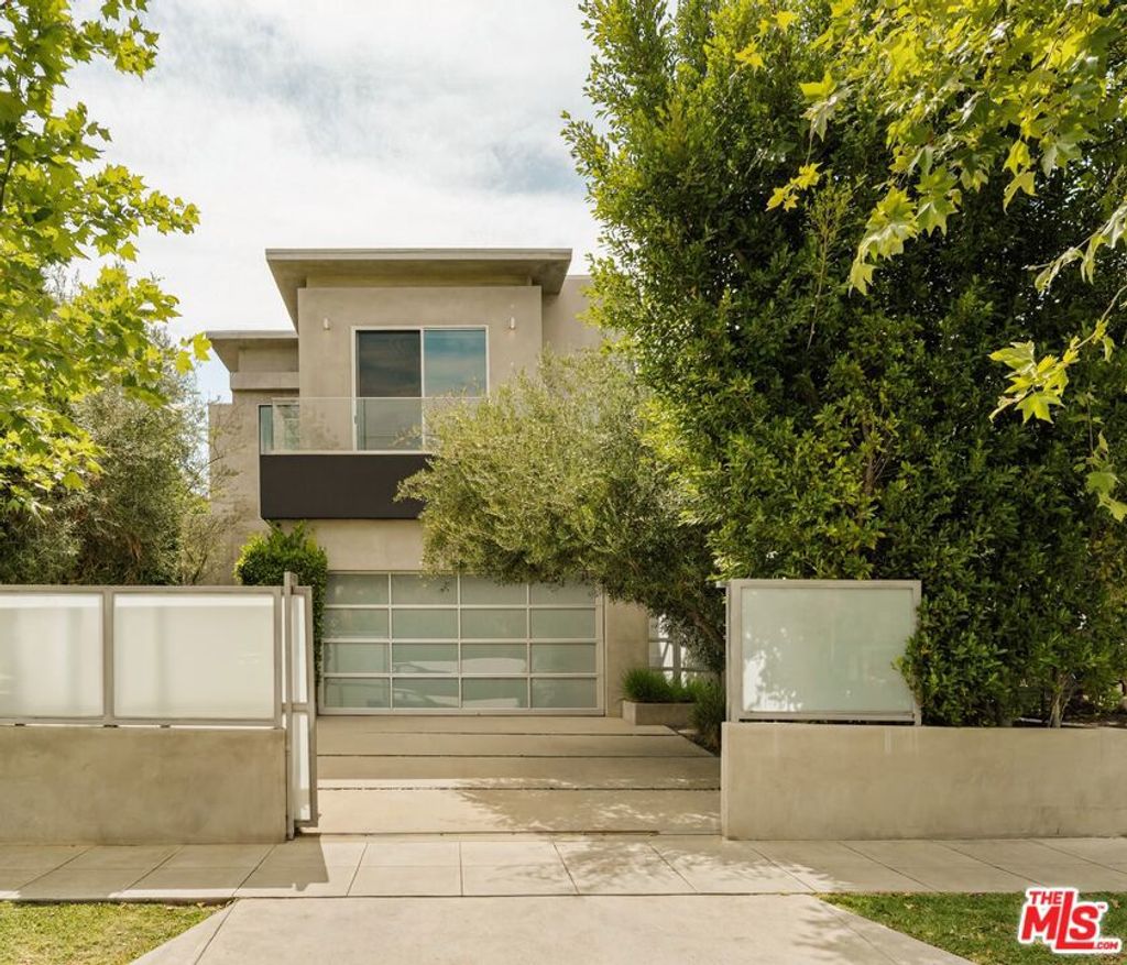 Photo of 721 N Vista Street, Los Angeles, CA 90046 (MLS # 26841475)