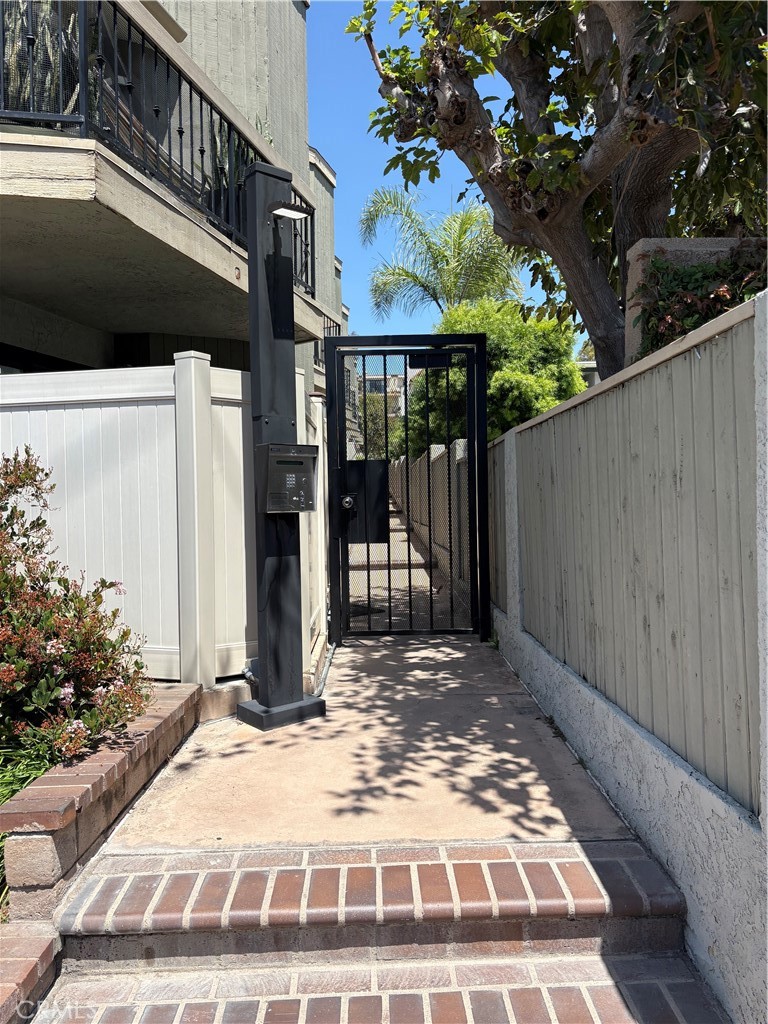 2601 E 19th 25