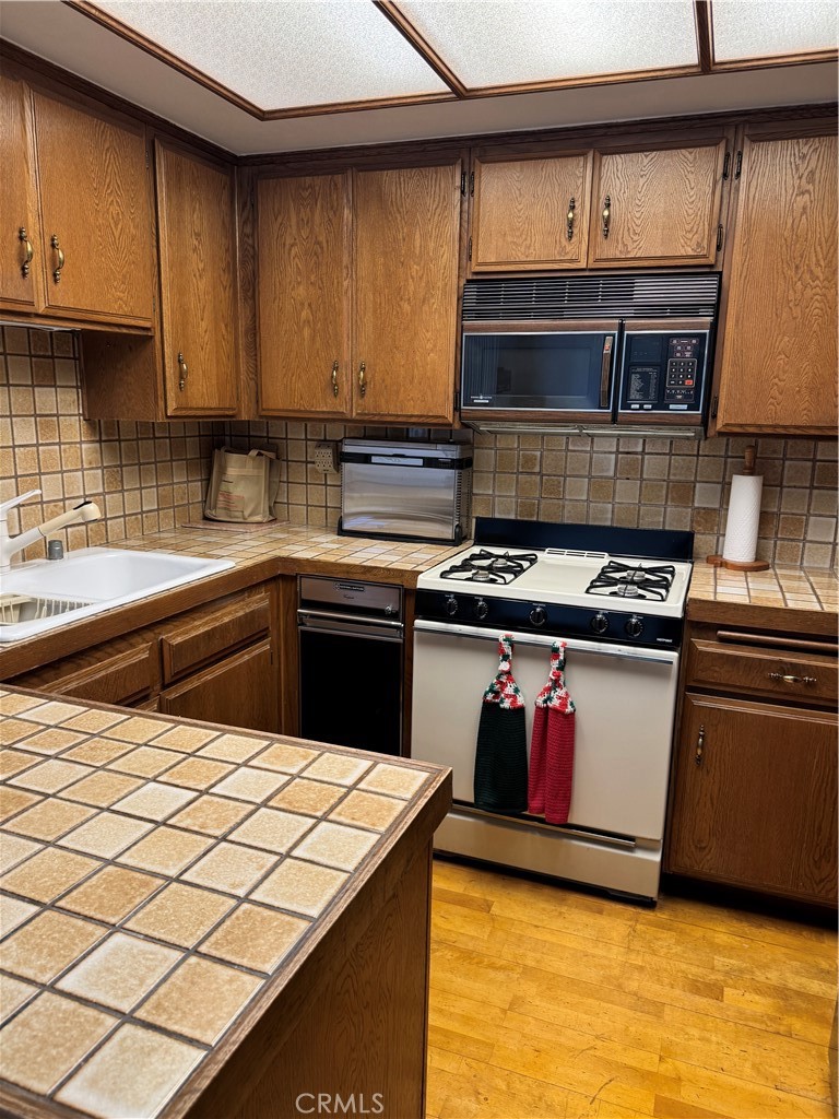 2601 E 19th 25