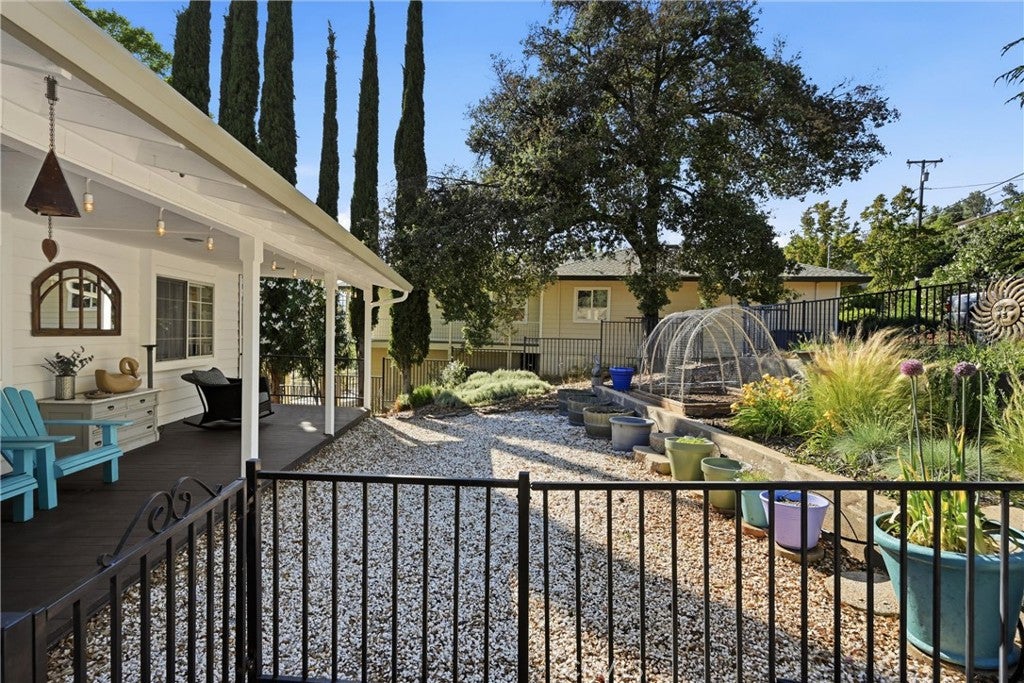 17432 Greenridge