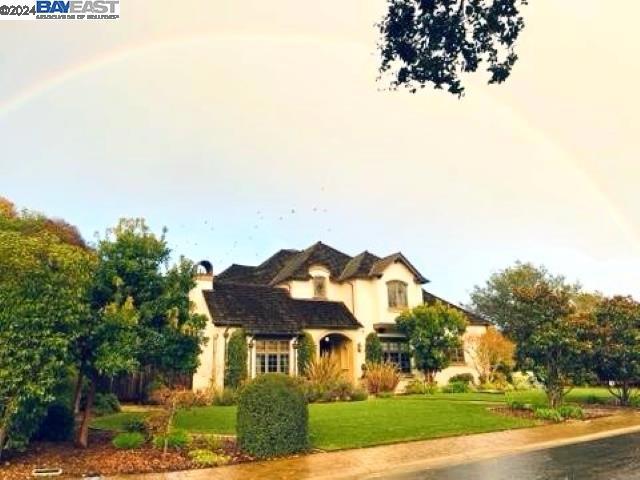 Gloriously tasteful home with guest house. Main house has 5 bedrooms and 6 bathrooms, with four of the bathrooms ensuite. Guest house offers 1 bedroom, 1 bathroom, kitchen, and living room. Air conditioning, backup generator, heated pool with automated cover, hot tub. 6 blocks away from Burlingame Ave.