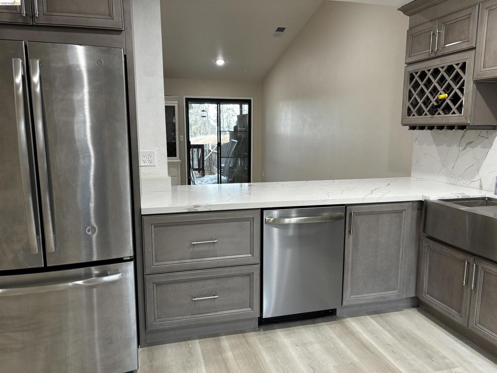 216 Westview Dr