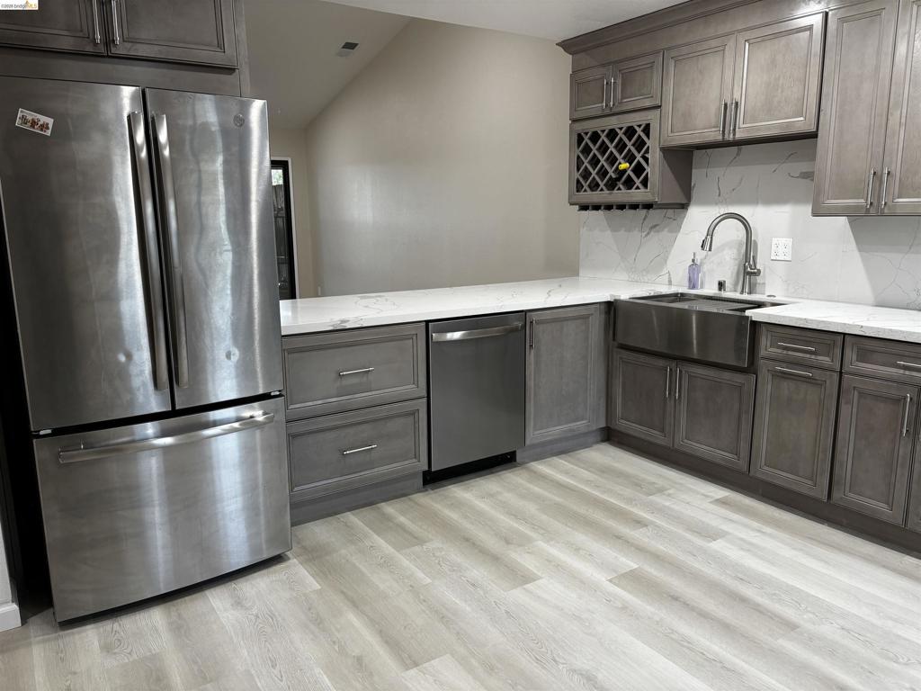 216 Westview Dr