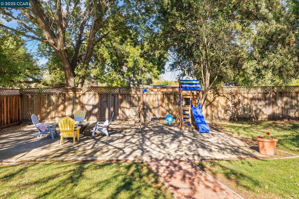 CARRIAGE SQUARE - Residential