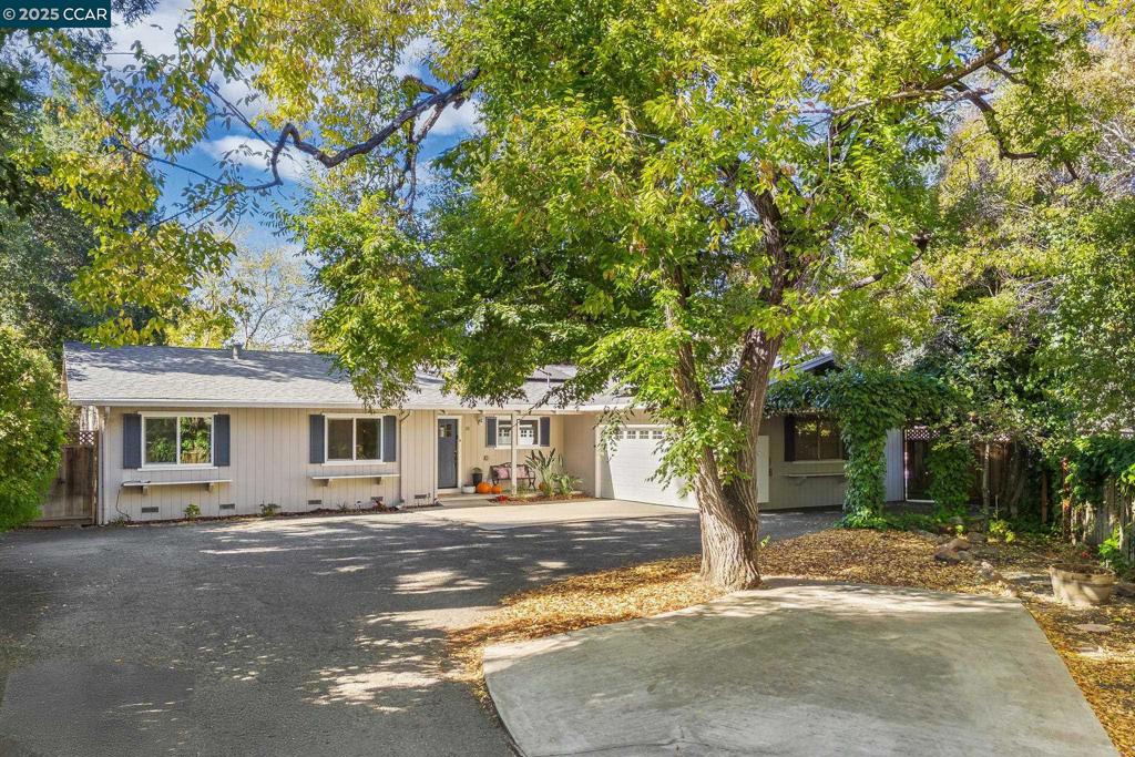 CARRIAGE SQUARE - Residential