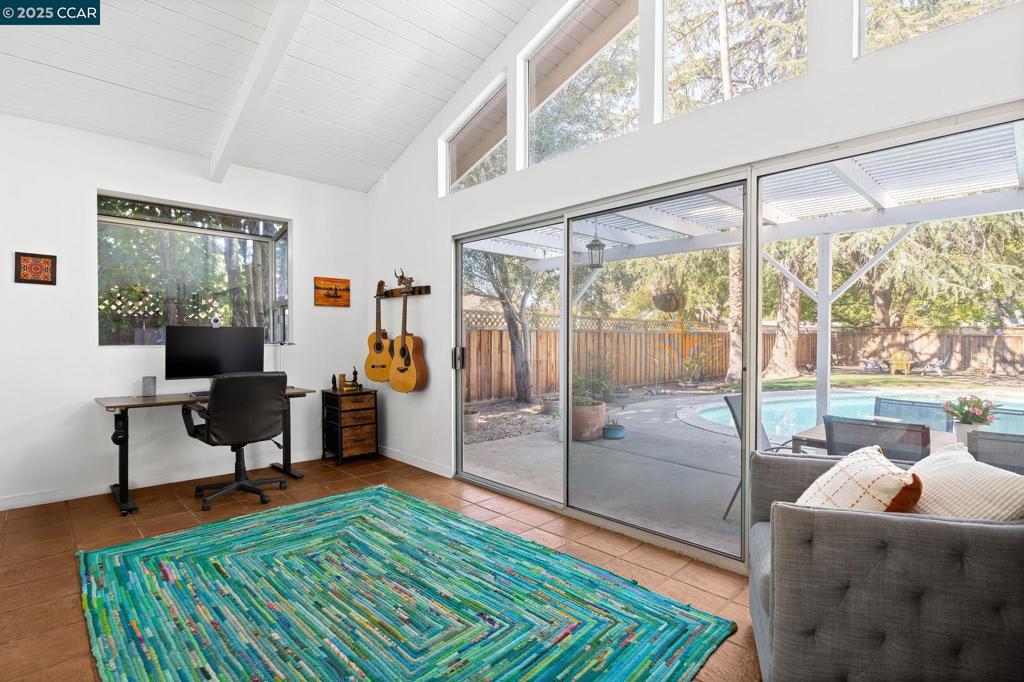 CARRIAGE SQUARE - Residential