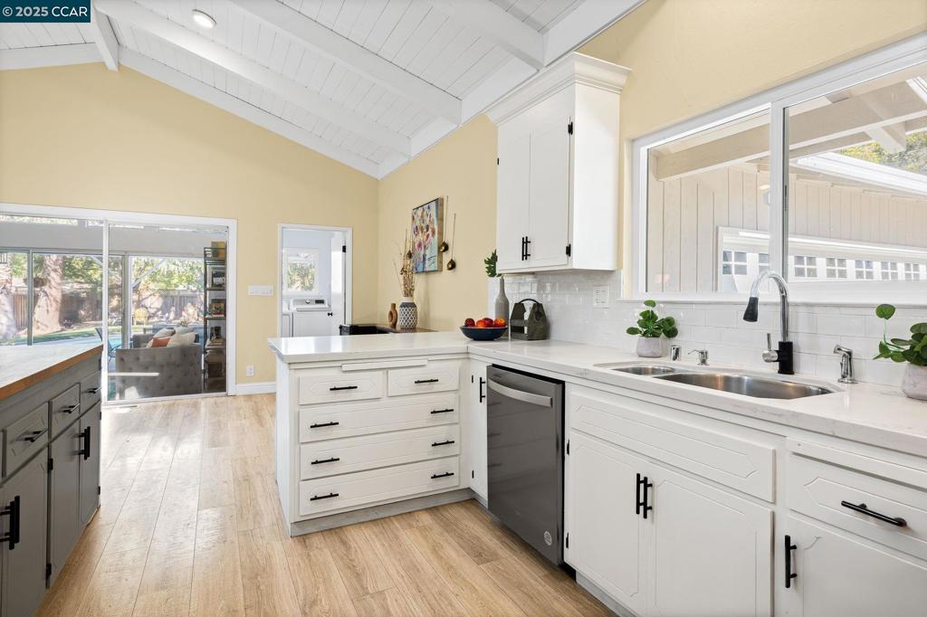 CARRIAGE SQUARE - Residential