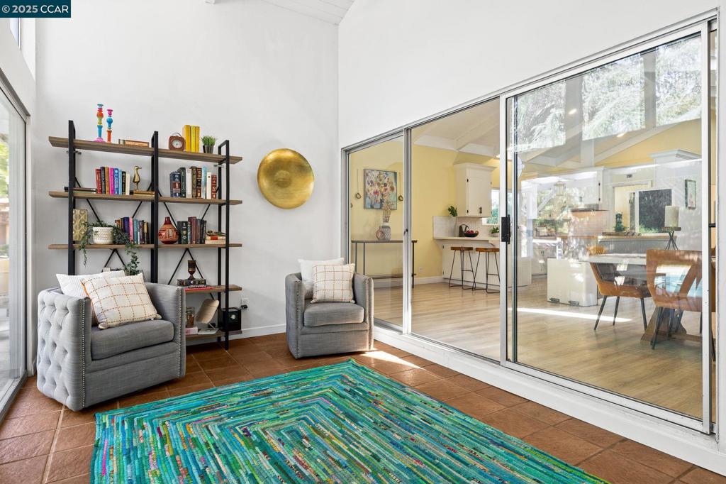 CARRIAGE SQUARE - Residential