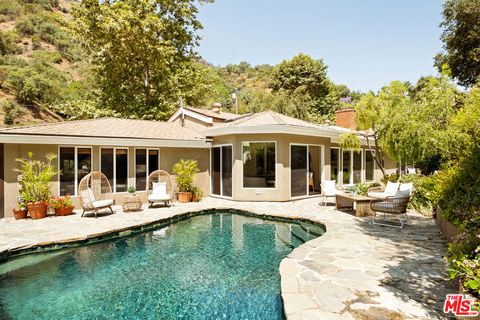 Photo of 3588 Mandeville Canyon Road, Los Angeles, CA 90049 (MLS # 25613125) Photo of 3588 Mandeville Canyon Road, Los Angeles, CA 90049 (MLS # 25613125)