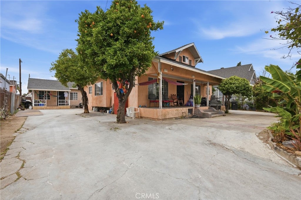 1472 W 37th st Street