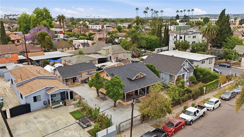 1472 W 37th st Street