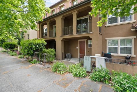 Photo of 691 N Capitol Avenue #4, San Jose, CA 95133 (MLS # ML82039057)