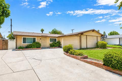 Photo of 23328 Bassett Street, West Hills, CA 91307 (MLS # SR26167662)