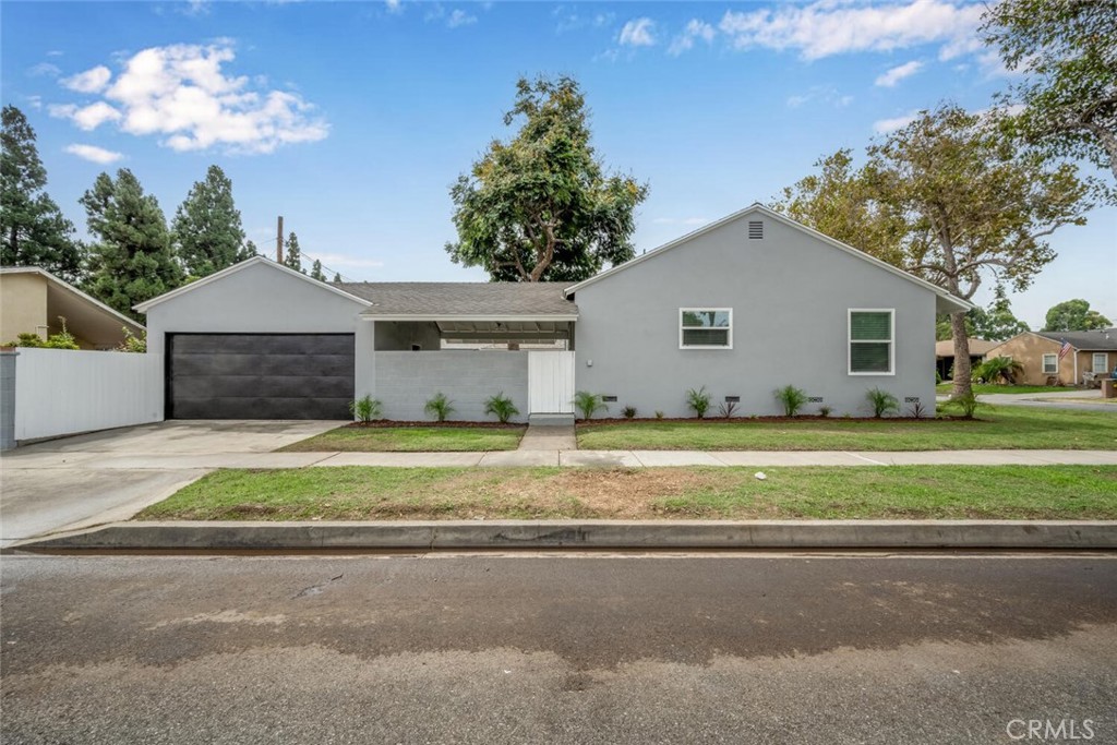 5744 Castana Avenue