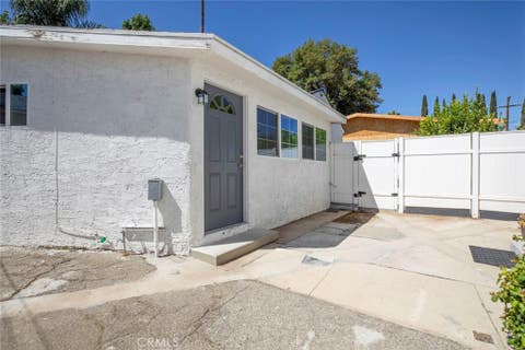 Photo of 18413 1/2 Erwin Street, Tarzana, CA 91335 (MLS # GD26180940)