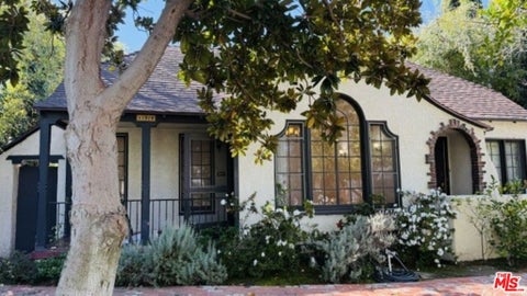 Photo of 11914 Hartsook Street, Valley Village, CA 91607 (MLS # 26996495)