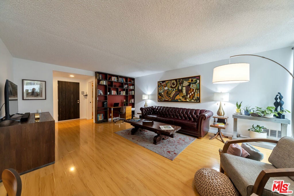 5650 Sumner Way 104