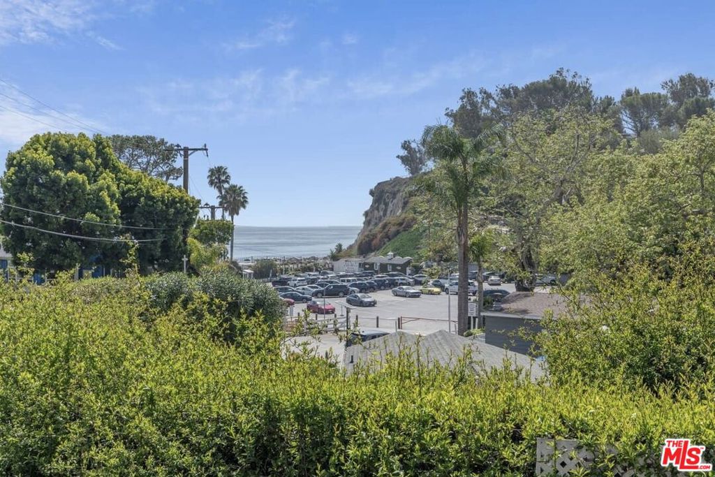 2 Paradise Cove Road