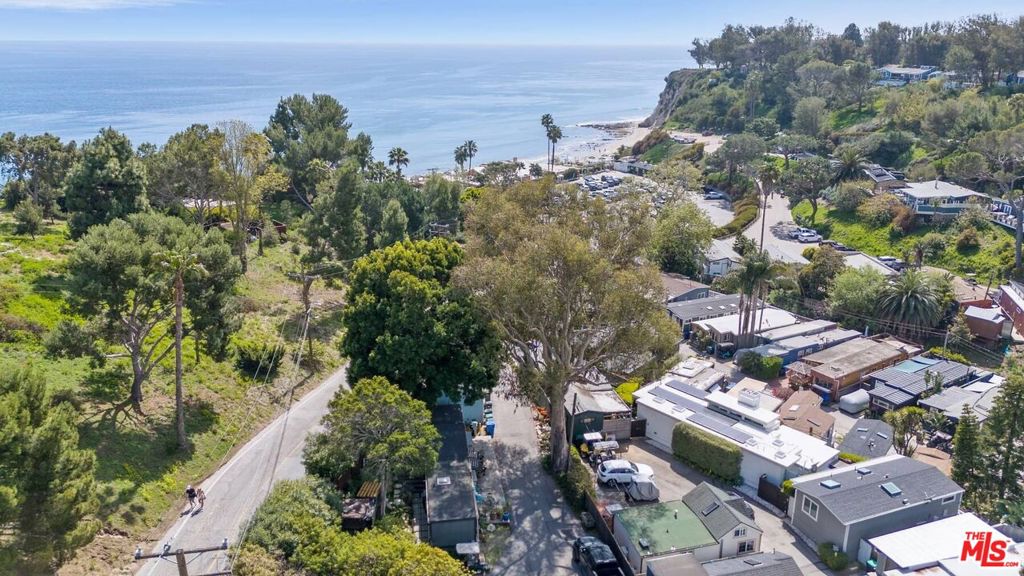 2 Paradise Cove Road
