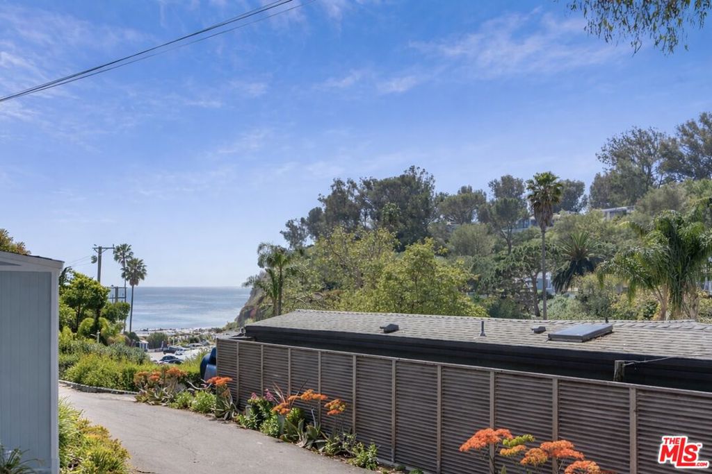 2 Paradise Cove Road