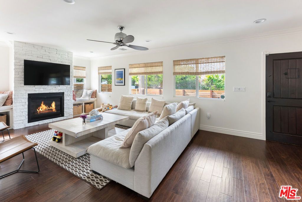 Photo of 1774 Washington Way, Venice, CA 90291 (MLS # 25538223)