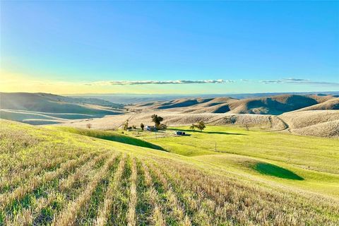 Photo of 3780 S Gillis Canyon, Shandon, CA 93461 (MLS # NS25256733)