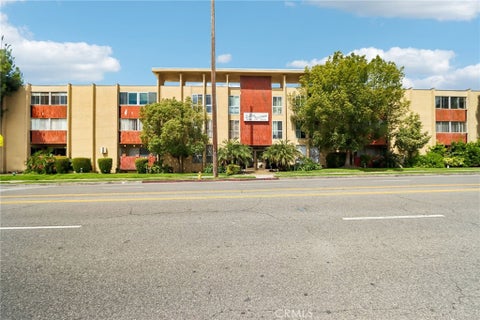 Photo of 6225 Coldwater Canyon Avenue #102, North Hollywood, CA 91606 (MLS # SR26208960)