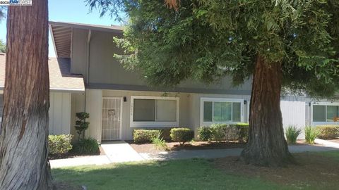 Photo of 38030 Dundee Cmn, Fremont, CA 94536 (MLS # 41114637)
