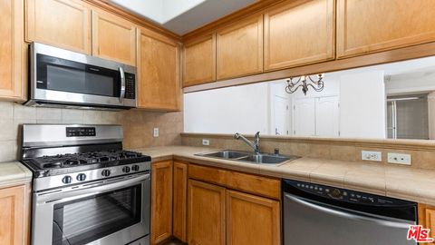 Photo of 3328 Oakhurst Avenue #202, Los Angeles, CA 90034 (MLS # 26653857)