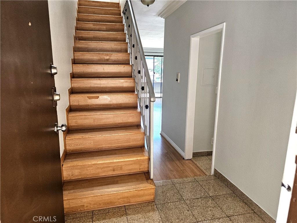 Photo of 6801 Mammoth Avenue #6, Van Nuys, CA 91405 (MLS # GD25134247)