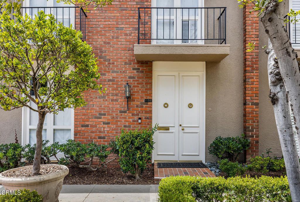 Photo of 1133 S Orange Grove Boulevard, Pasadena, CA 91105 (MLS # P1-27372)