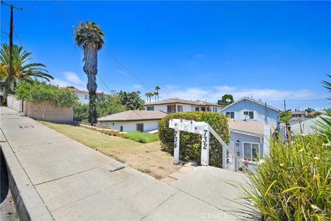 Photo of 732 W 21st ST, San Pedro, CA 90731 (MLS # SB26137727)