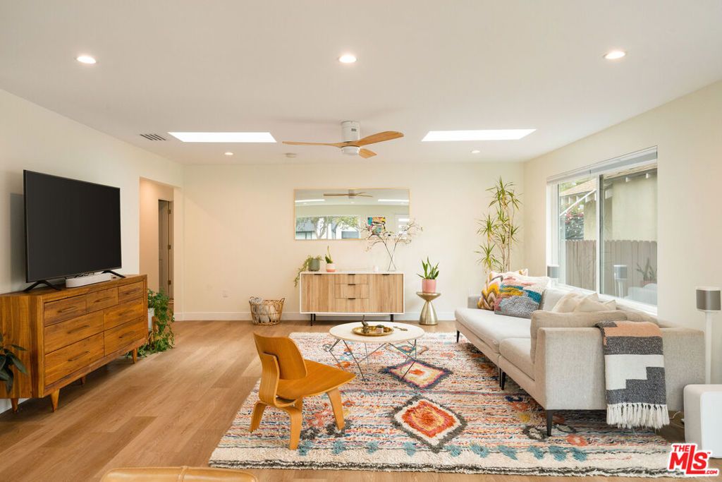 Photo of 5828 Irvine Avenue, Valley Village, CA 91601 (MLS # 25618637)