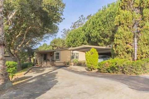 Photo of 17633 Pond Derosa, Salinas, CA 93907 (MLS # ML82040714)