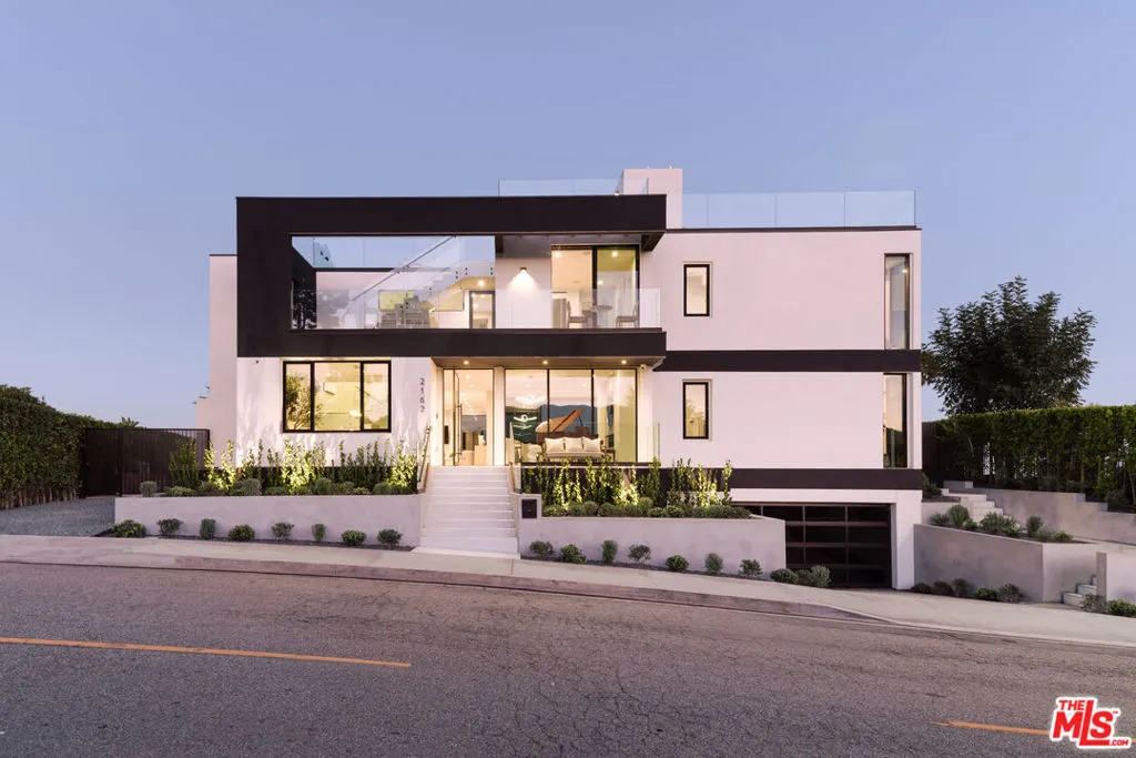 Los Angeles, California 90049, United States, 5 Bedrooms Bedrooms, ,6 BathroomsBathrooms,Residential,Active,224546