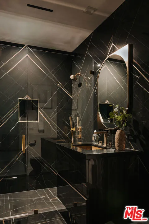 Los Angeles, California 90049, United States, 5 Bedrooms Bedrooms, ,6 BathroomsBathrooms,Residential,Active,224546