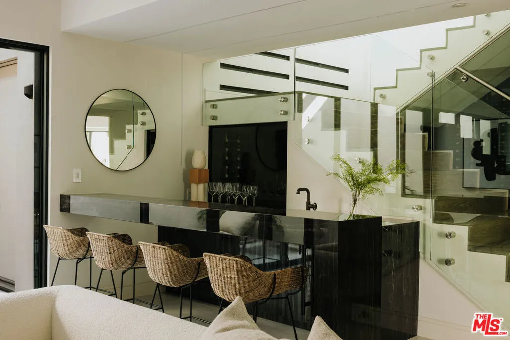 Los Angeles, California 90049, United States, 5 Bedrooms Bedrooms, ,6 BathroomsBathrooms,Residential,Active,224546