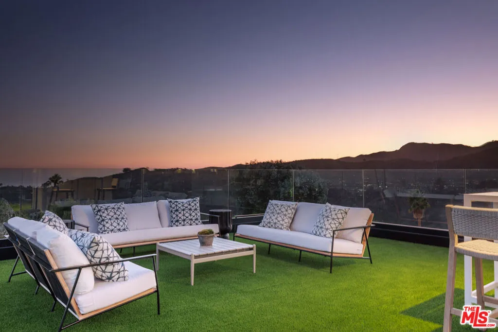 Los Angeles, California 90049, United States, 5 Bedrooms Bedrooms, ,6 BathroomsBathrooms,Residential,Active,224546