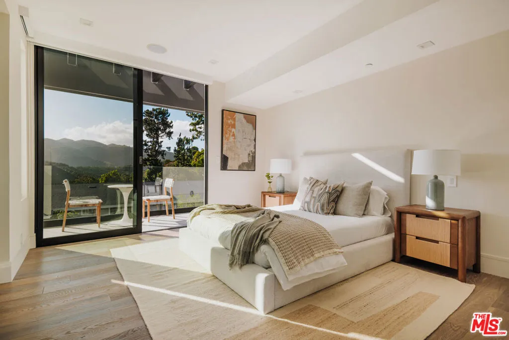 Los Angeles, California 90049, United States, 5 Bedrooms Bedrooms, ,6 BathroomsBathrooms,Residential,Active,224546