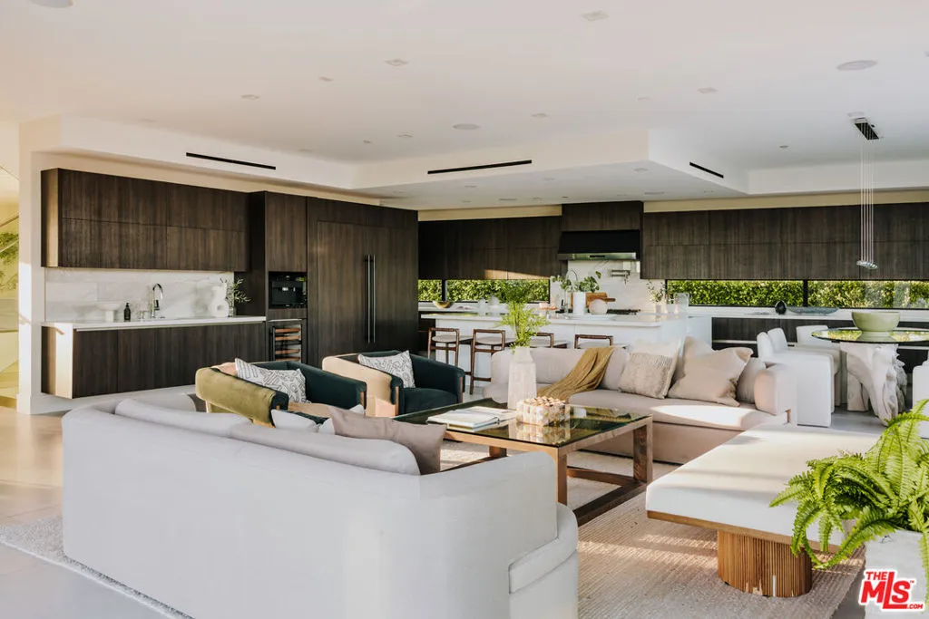 Los Angeles, California 90049, United States, 5 Bedrooms Bedrooms, ,6 BathroomsBathrooms,Residential,Active,224546