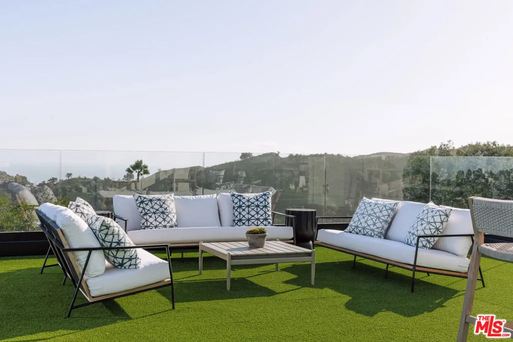 Los Angeles, California 90049, United States, 5 Bedrooms Bedrooms, ,6 BathroomsBathrooms,Residential,Active,224546