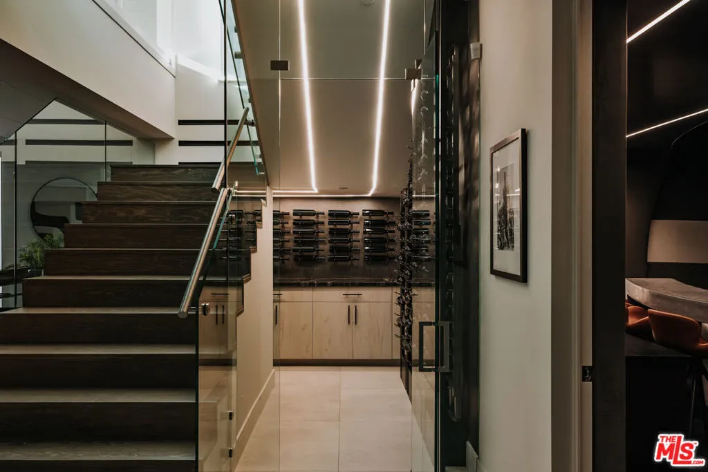 Los Angeles, California 90049, United States, 5 Bedrooms Bedrooms, ,6 BathroomsBathrooms,Residential,Active,224546