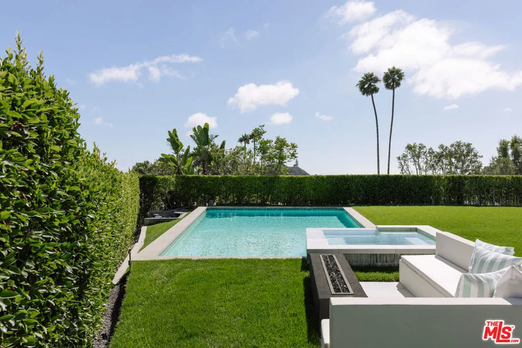 Los Angeles, California 90049, United States, 5 Bedrooms Bedrooms, ,6 BathroomsBathrooms,Residential,Active,224546